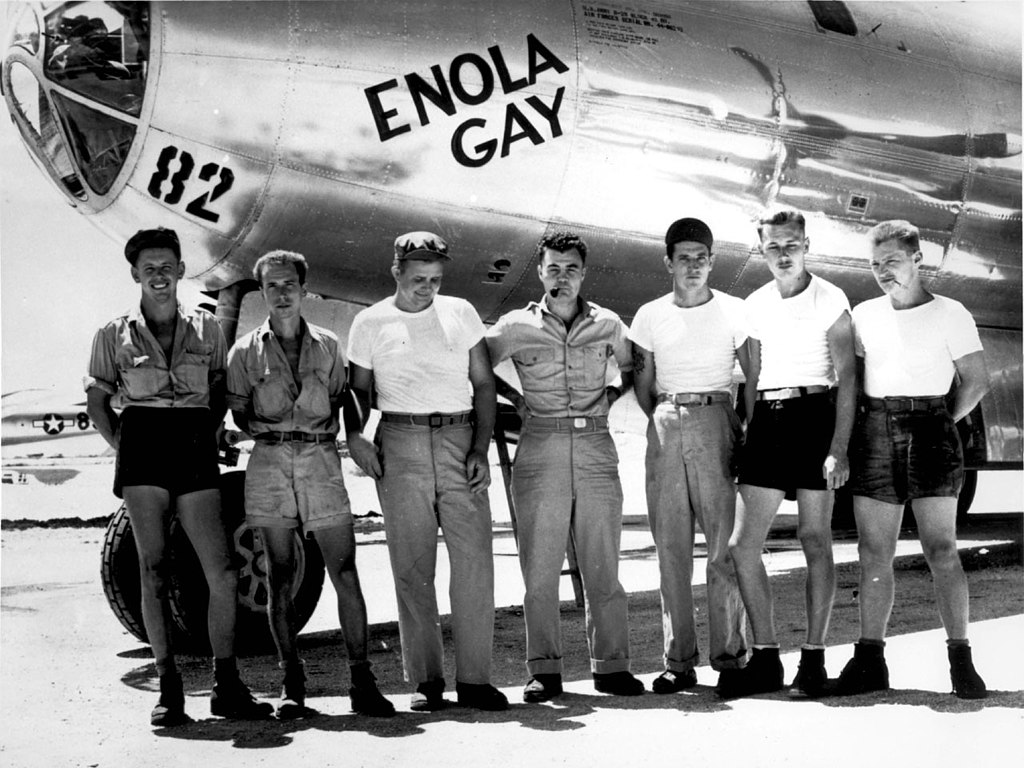Posádka B-29 Enola Gay, která svrhla jadernou pumu na Hirošimu